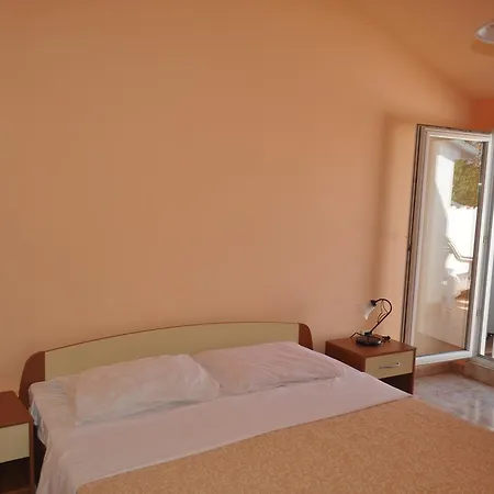 Bed & Breakfast Tri Srca &