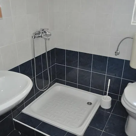 Alojamento de Acomodação e Pequeno-almoço Tri Srca &