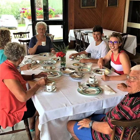 Alojamento de Acomodação e Pequeno-almoço Tri Srca & Funtana